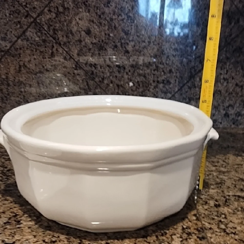 Pfaltzgraff Heritage White 2-quart covered casserole dish White Ceramic Lidded